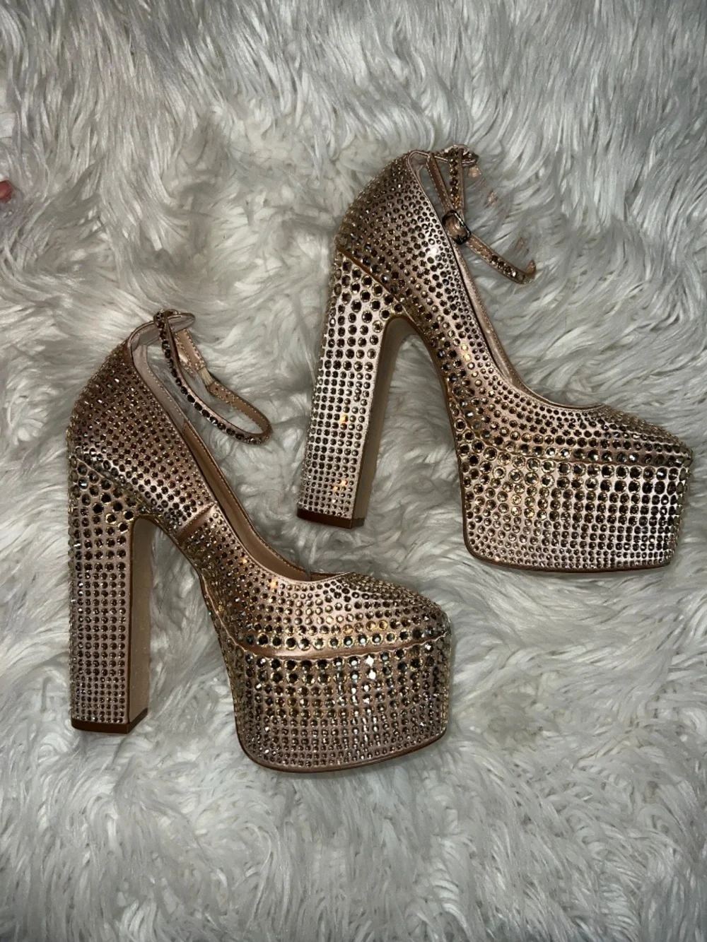 Steve Madden Skyrise Rhinestone Platform Pumps Size 6